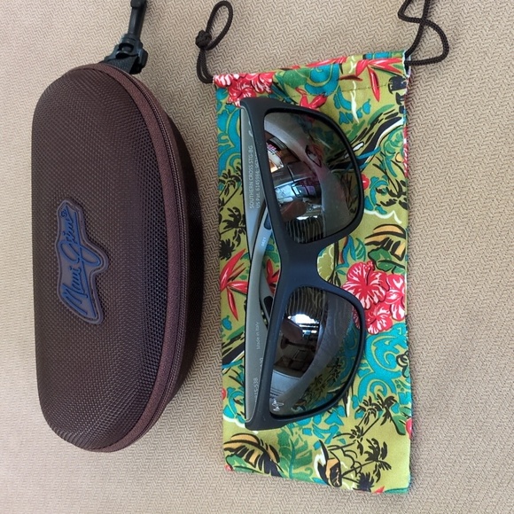 Maui Jim Southern Cross Polarized Wrap Sunglasses - Picture 1 of 12